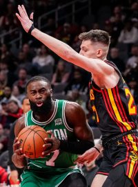 Basketbalisté Atlanty s Vítem Krejčím opět porazili lídra NBA Boston, tentokrát 123:122