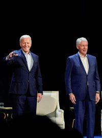 Zleva Barack Obama, Joe Biden a Bill Clinton