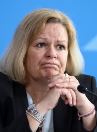 Sociálnědemokratická (SPD) německá ministryně vnitra Nancy Faeserová