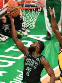 Jaylen Brown si 40 body v zápase s Indianou vyrovnal osobní maximum v play-off