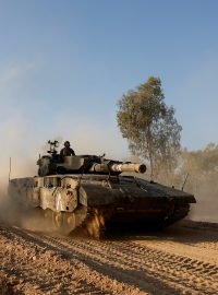 Manévry izraelských tanků u hranic s Gazou a Izraelem