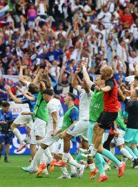 Slovenští fotbalisté slaví vítězství 1:0 nad Belgií