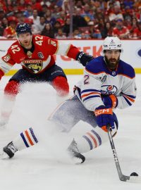 Hokejista Edmontonu Evan Bouchard během finále Stanley Cupu proti Floridě