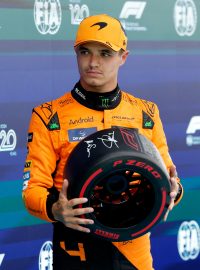 Britský pilot Formule 1 Lando Norris ovládl kvalifikaci na Velkou cenu Španělska 2024 o dvě setiny před Nizozemcem Verstappenem