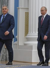 Ruský prezident Vladimir Putin (vpravo) a maďarský premiér Viktor Orbán v Kremlu