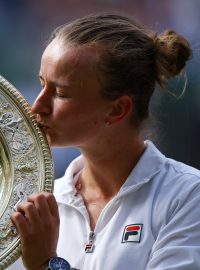 Barbora Krejčíková vyhrála wimbledonský grandslam