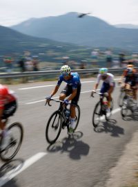 Italský cyklista Davide Formolo v barvách týmu Movistar