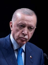 Turecký prezident Tayyip Erdogan během tiskové konference s řeckým premiérem Kyriakosem Mitsotakisem (není vidět) v prezidentském paláci v Ankaře, 13. května 2024