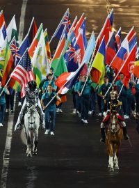 Vlajkový průvod na zahajovací ceremoniál olympijských her