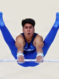 Gymnasta Angel Barajas z Kolumbie získal na olympijských hrách stříbrnou medaili na hrazdě