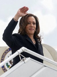 Americká viceprezidentka Kamala Harrisová získala v hlasování o nominaci do prezidentských voleb ve Spojených státech hlasy 99 procent delegátů sjezdu Demokratické strany