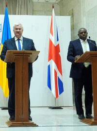 Americký ministr zahraničí Antony Blinken, ukrajinský ministr zahraničí Andrij Sybiha a britský ministr zahraničí David Lammy na společné tiskové konferenci v Kyjevě