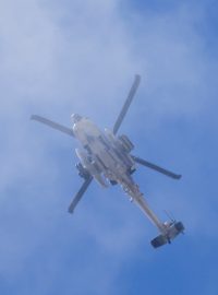 Izraelský vrtulník AH-64 Apache při útoku v Libanonu