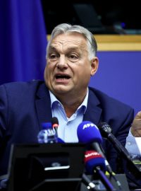 Maďarský premiér Viktor Orbán hovoří na tiskové konferenci