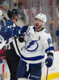 Nikita Kučerov už v prvním zápase sezony NHL vstřelil hattrick, zařídil tak Tampě Bay výhru nad Carolinou