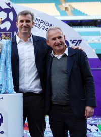 Končící sportovní ředitel Manchesteru City Txiki Begiristain (na fotce první zprava)