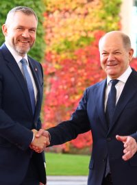 Slovenský prezident Peter Pellegrini a německý kancléř Olaf Scholz