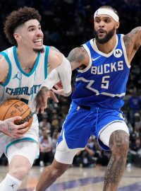 Lamelo Ball nasázel v dresu Charlotte 50 bodů soupeři z Milwaukee