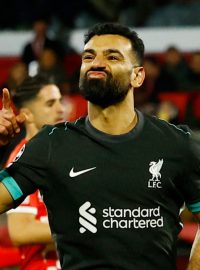 Křídelník Liverpoolu Mohamed Salah slaví gól do sítě Girony