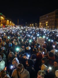 Protest v Berlíně proti migračním plánům lídra CDU/CSU a hlavního kandidáta na kancléře Friedricha Merze a krajně pravicové strany Alternativa pro Německo (AfD)