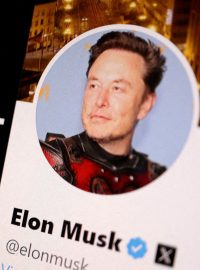 Elon Musk tvrdí, že má zájem koupit společnost OpenAI