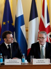 Francouzský prezident Emmanuel Macron, britský premiér Keir Starmer a ukrajinský prezident Volodymyr Zelenskyj na summitu v Londýně o budoucnosti Ukrajiny