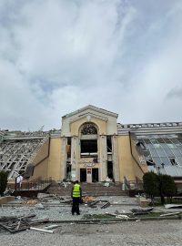Následky ruského raketového útoku ve městě Sumy