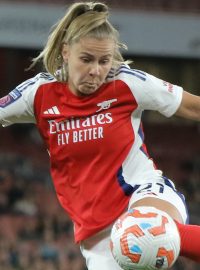 Victoria Pelová střílí na Emirates svůj první gól po návratu ze zranění. ACL jí vzalo rok aktivní kariéry