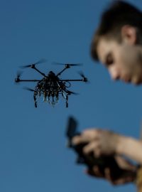 Ukrajinští piloti dronů testují a připravují dron Vampire pro obranu Charkova