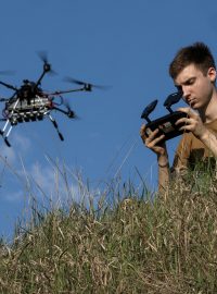 Ukrajinští piloti dronů testují a připravují dron Vampire pro obranu Charkova