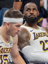 LeBron James (23)