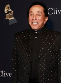 Soulový zpěvák Smokey Robinson se svou manželkou Francis Gladneyovou