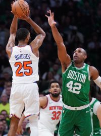 Basketbalisté New Yorku vyhráli i druhé utkání čtvrtfinále play-off NBA na hřišti Bostonu 91:90