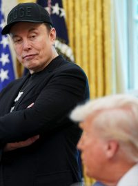 Elon Musk a Donald Trump na tiskové konferenci v Oválné pracovně