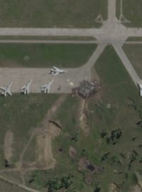 Satelitní snímky letiště Bělaja v Irkutské oblasti po ukrajinském dronovém útoku s krycím jménem „Pavučina“ v neděli 1. 6. 2025