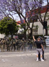 Nepokoje v Los Angeles proti protiimigračnímu zátahu
