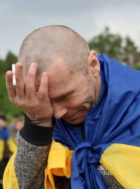 Ukrajinský válečný zajatec po čtvrteční výměně vězňů