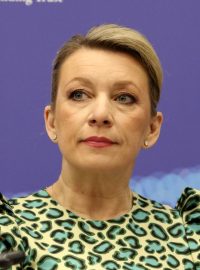 Marija Zacharovová, ředitelka odboru pro informace a tisk Ministerstva zahraničních věcí Ruské federace, během zasedání v kongresovém a výstavním centru Expoforum