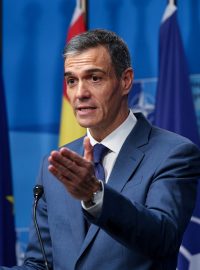 Španělský premiér Pedro Sánchez na tiskové konferenci na summitu NATO v Haagu v Nizozemsku 25. června 2025