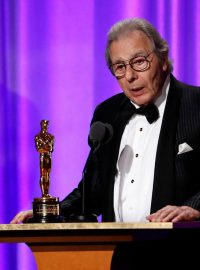 Skladatel Lalo Schifrin v roce 2018 přebírá cenu Oscar za celoživotní dílo