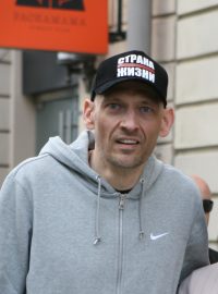 Běloruský opoziční aktivista, bloger a prezidentský kandidát Sjarhej Cichanouski strávil pět let ve vězení