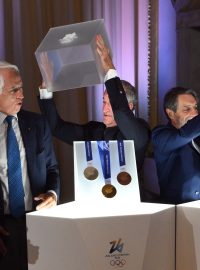 Během olympijských her bude rozděleno 245 sad medailí, při paralympiádě sportovci obdrží 137 sad, celkem tedy 1146 cenných kovů