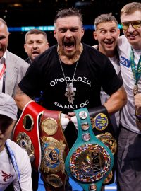 Ukrajinský boxer Oleksandr Usyk je podruhé absolutním mistrem svět v těžké váze