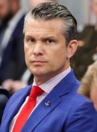 Americký ministr obrany Pete Hegseth při setkání s filipínským prezidentem Ferdinandem Marcosem Jr. v Pentagonu (21. července 2025) (ilustrační foto)