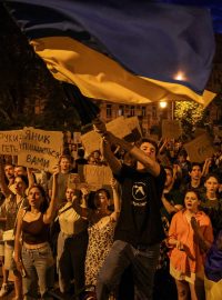 Nová norma vyvolala v ukrajinských městech největší veřejné protesty od února 2022, kdy Ukrajinu napadlo Rusko