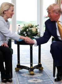 Ursula von der Leyenová i Donald Trump odhadli šance na uzavření dohody mezi Spojenými státy a Evropskou unií jako 50 na 50