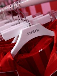 Čínský fast fashion ochod Shein