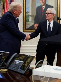 Americká technologická společnost Apple uskuteční v USA další investice ve výši 100 miliard USD