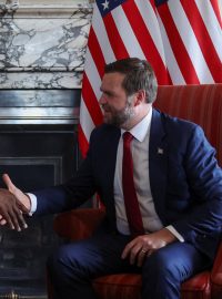Britský ministr zahraničí David Lammy a americký viceprezident J.D. Vance o den dříve jednali také v Sevenoaks