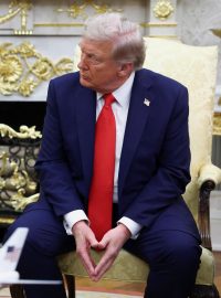 Americký prezident Donald Trump vystoupil na tiskové konferenci v Oválné pracovně se svým ukrajinským protějškem Volodymyrem Zelenským
